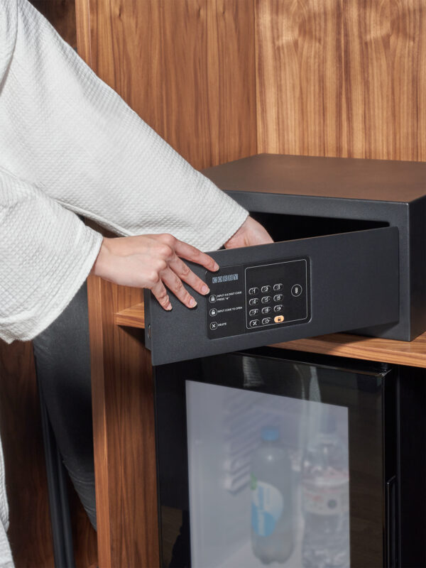 15'' Westminster Digital Laptop Safe - Image 2