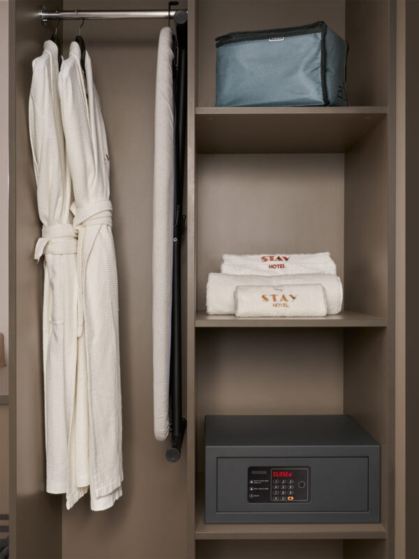 15'' Westminster Digital Laptop Safe - Image 5